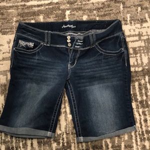 Amethyst Bermuda shorts sz 16